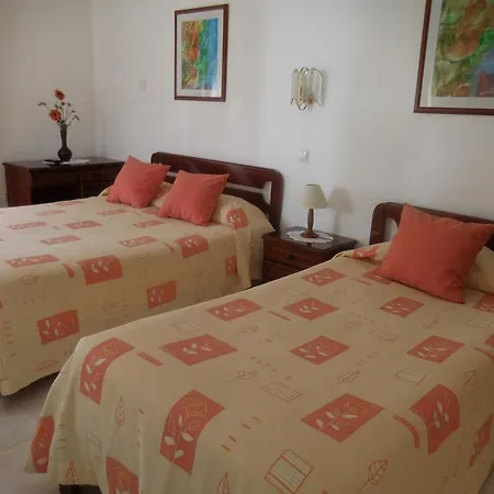 Guest house Luar *